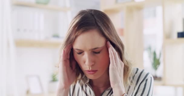 4k video footage of a young businesswoman suffering from a headache while sitting at her desk. - Video