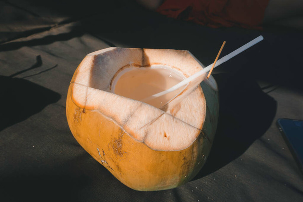 picture of fresh coconut juice on a tropical beach - Fotografie, Obrázek