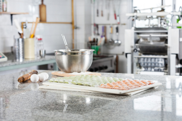 Uncooked Ravioli Pasta At Countertop In Commercial Kitchen - Zdjęcie, obraz