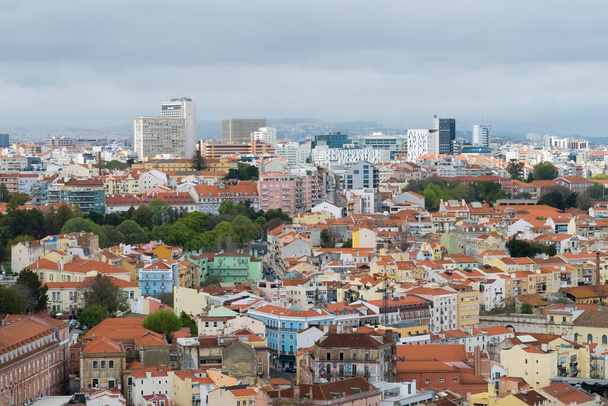 Lisboa, Portugal. April 9, 2022: Panoramic and urban landscape of neighborhoods in the city.  - Foto, afbeelding