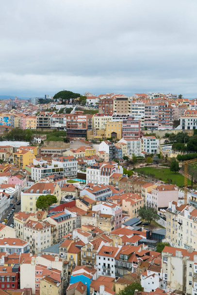 Lisboa, Portugali. huhtikuu 9, 2022: Panoraama- ja kaupunkikuva lähiöissä kaupungissa.  - Valokuva, kuva