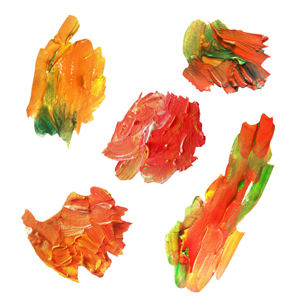 Lekeler fırça darbeleri sonbahar renkleri gouache suluboya sonbahar izole elementleri - Fotoğraf, Görsel