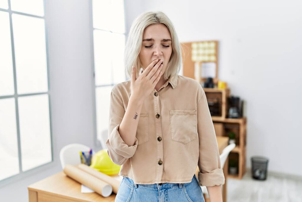 Young beautiful caucasian woman at construction office bored yawning tired covering mouth with hand. restless and sleepiness.  - Foto, afbeelding