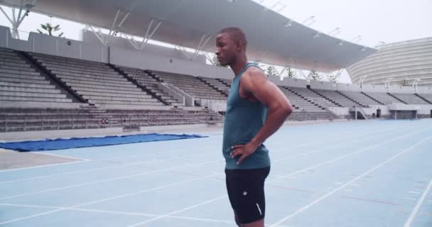 4k video footage of a male athlete standing alone on the track. - Πλάνα, βίντεο