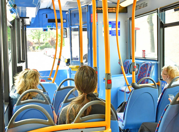 London; England - june 25 2022 : bus in the Muswell hill district - Φωτογραφία, εικόνα