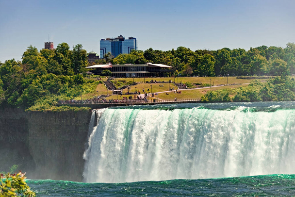 Uitzicht op Niagara Falls van Canadese zijde, Ontario, Canada - Foto, afbeelding
