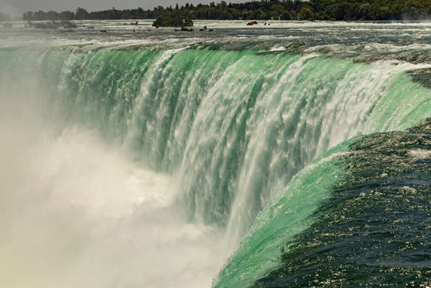 Вид на Ниагарский водопад с канадской стороны, Онтарио, Канада - Фото, изображение