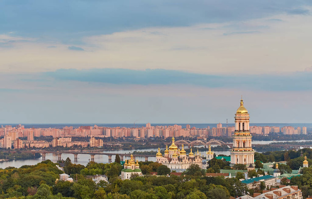 Vista aérea de Pechersk Lavra em Kiev. Património Mundial da UNESCO na Ucrânia - Foto, Imagem