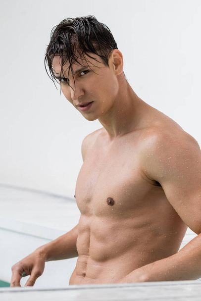 athletic man with wet body and hair looking at camera - Foto, immagini
