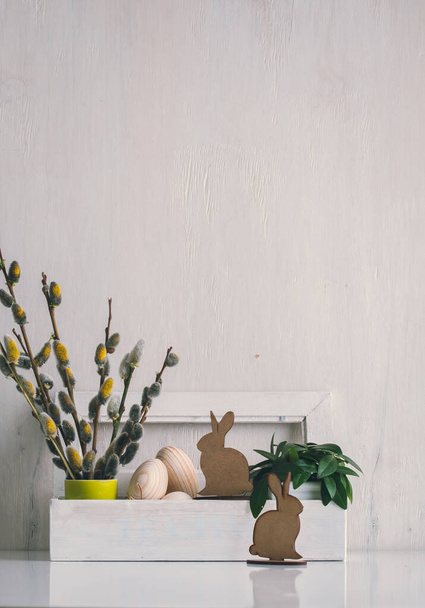 Πασχαλινή διακόσμηση κουνέλι ξύλινα αυγά. Υψηλής ποιότητας φωτογραφία - Φωτογραφία, εικόνα