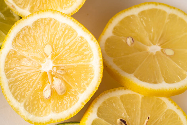 Lemon slices on the board citrus fruit fresh healthy summer concept - Foto, afbeelding