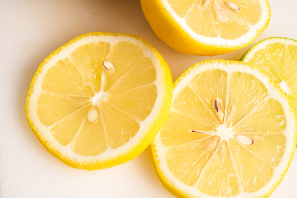 Lemon slices on the board citrus fruit fresh healthy summer concept - Zdjęcie, obraz