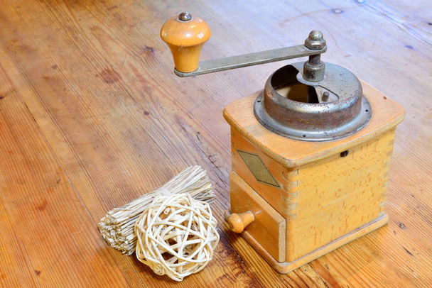 oude coffe grinder - Foto, afbeelding