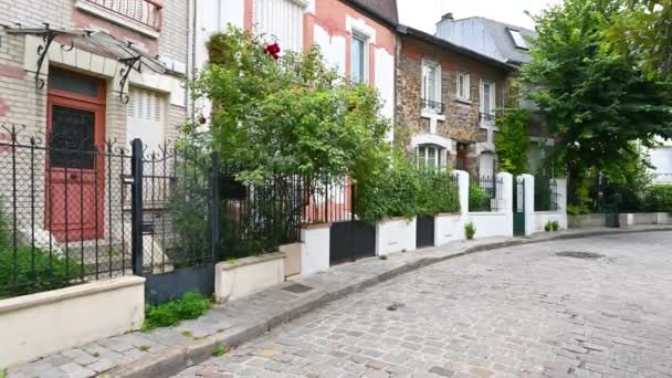 Paris, France.June 2022. Paris to discover: the quiet and pretty neighborhood called the countryside in Paris. A place that makes you think you are in a fairy tale with small brick houses. Pan footage - Πλάνα, βίντεο