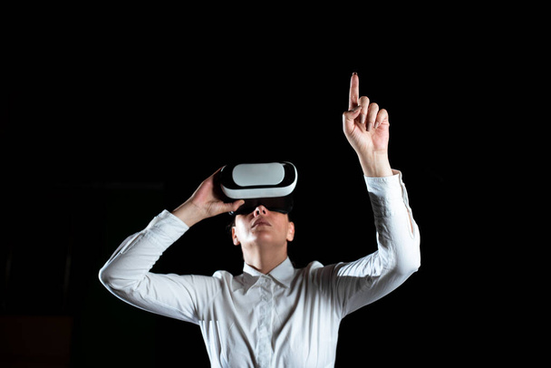 Woman Wearing Virtual Reality Simulator And Gesturing During Training. - Foto, imagen