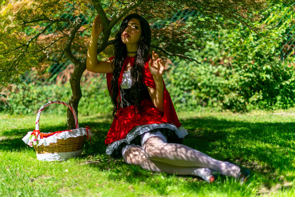 Lucca, Italy - 2018 10 31 : Lucca Comics free cosplay event around city little red riding hood sitting in the shade. High quality photo - Fotoğraf, Görsel