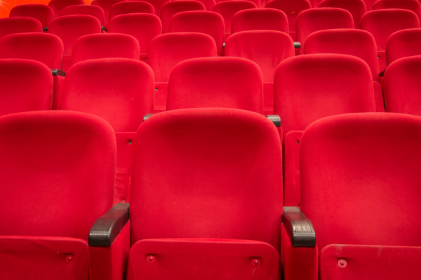 cinema rosso vuoto o posti a teatro
 - Foto, immagini