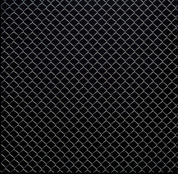 Textura de malla de alambre sobre fondo negro
 - Foto, Imagen