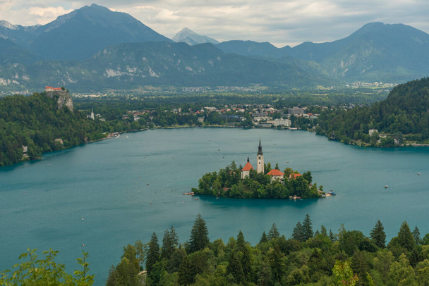 Island on lake in Bled town in Slovenia in cloudy summer rainy day - Φωτογραφία, εικόνα