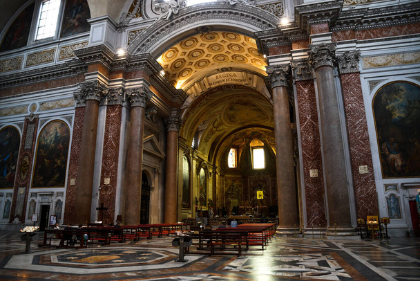 Ancient ruins in Rome (Italy) - Interior of Basilica of St. Mary of the Angels and the Martyrs (Santa Maria degli Angeli e dei Martiri), which is the site of Baths of Diocletian (Terme di Diocleziano) - Φωτογραφία, εικόνα