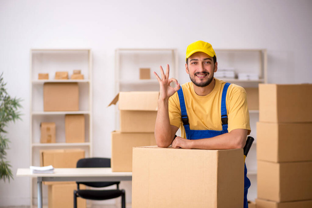 Young contractor doing home relocation - Photo, Image