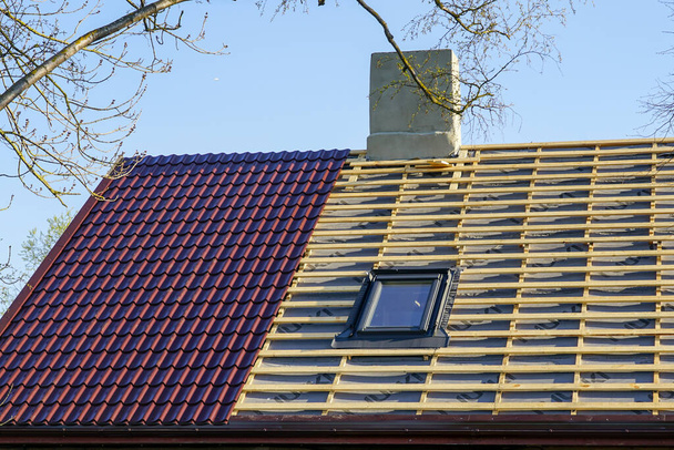 Roofing replacement for a small private house, half replaced, half not yet, metal roofing - Foto, immagini