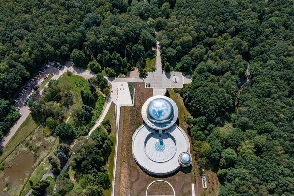 Luchtdrone op planetarium in Katowice, Silezië, Polen - Foto, afbeelding