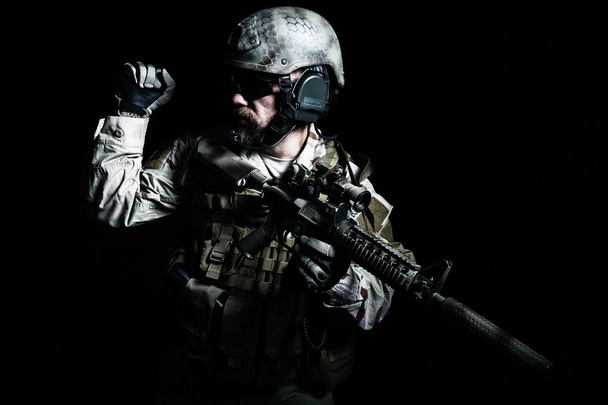Бородатый солдат специального назначения
 - Фото, изображение