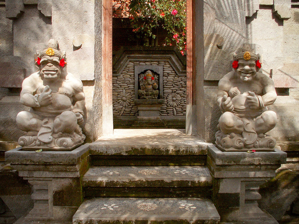 Ubud sculture in pietra
 - Foto, immagini