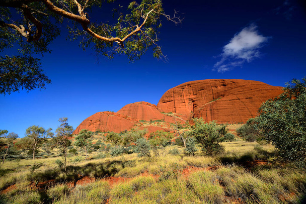 Kata Tjuta, aka The Olgas, in the vast Australian Outback, - Northern Territory, Australia - Foto, Imagem