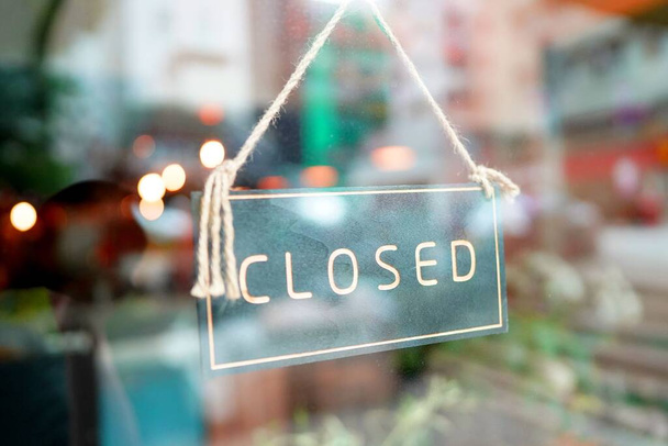 The Closed sign hanging on the door of a shop - Zdjęcie, obraz