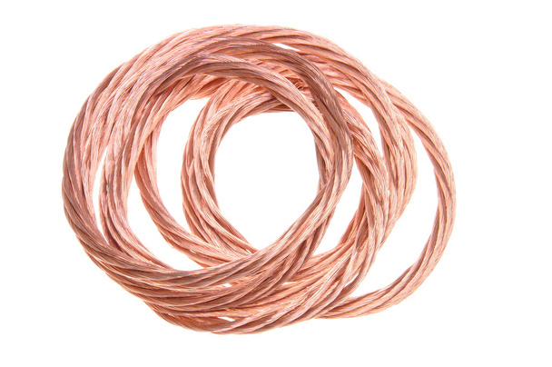 Cable de cobre aislado en blanco
 - Foto, Imagen