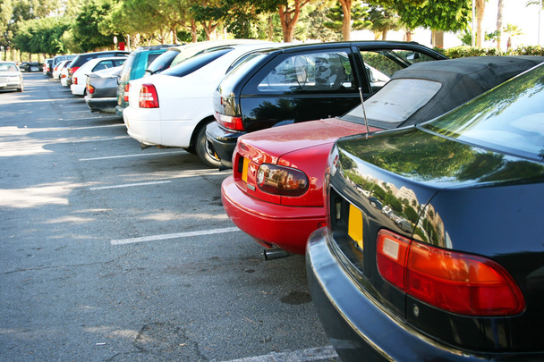 Автомобили на парковке
 - Фото, изображение