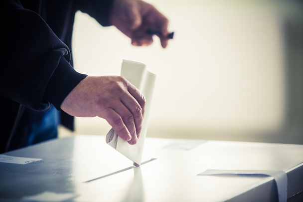 mão de votação
 - Foto, Imagem