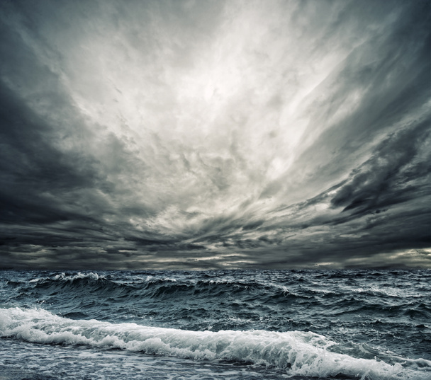 Grande onda oceanica rompere la riva
 - Foto, immagini