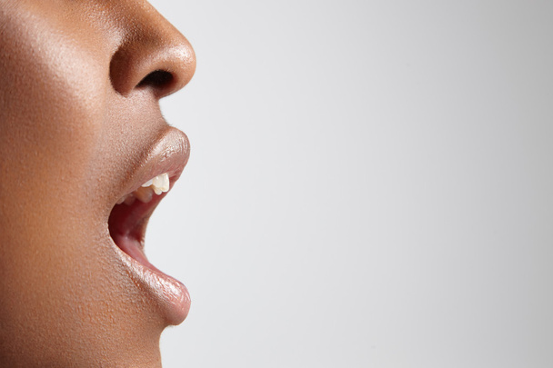 Женщина с открытым ртом
 - Фото, изображение