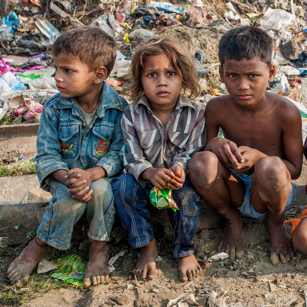 RAXAUL, INDIA: Unidentified Indian children on the street , circa November, 2013 in Raxaul, Bihar, India. - Fotoğraf, Görsel