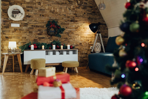 Interior of a home decorated for Christmas. - Foto, Imagem
