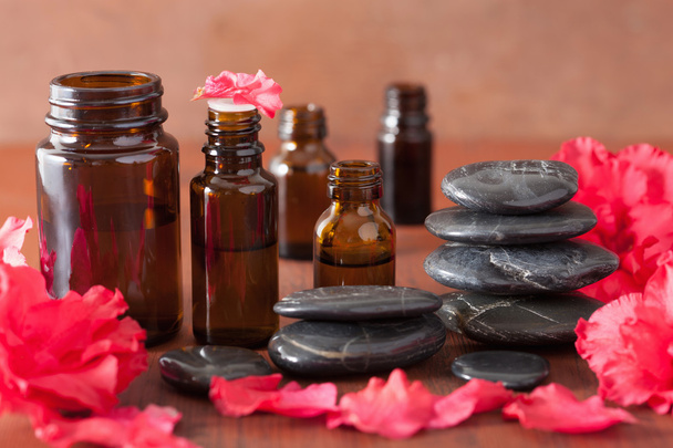 huile essentielle azalée fleurs noir pierres de massage
 - Photo, image