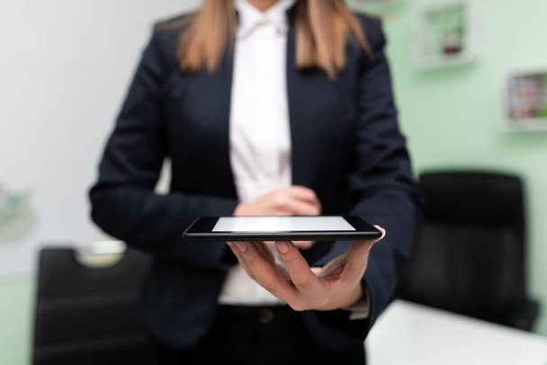 Businesswoman Holding Tablet And Presenting Important Message. - Fotoğraf, Görsel