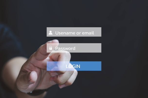 Biznesmen dotykający na wirtualnym ekranie Hasło Nazwa użytkownika lub e-mail konto logowania online. - Zdjęcie, obraz