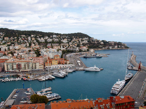 Aerial view of the port of Nice, on the French Riviera (Alpes-Maritime, Provence-Alpes-Cte dAzur, France), from the fortress. - Φωτογραφία, εικόνα