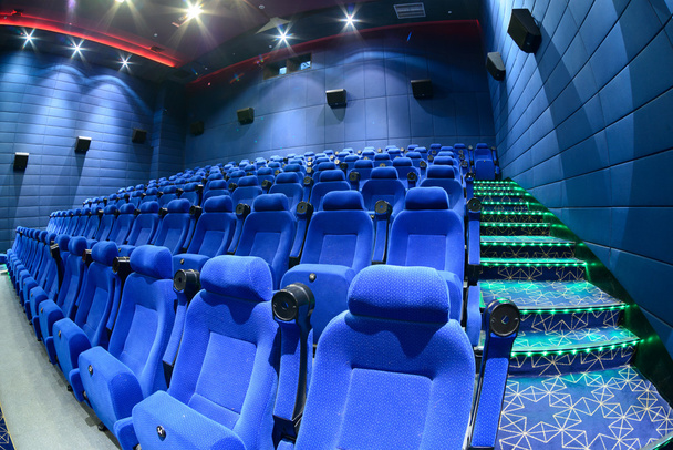 Пустой стул в кинотеатре
 - Фото, изображение
