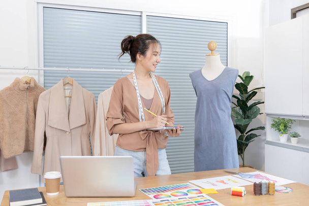 Professional female designers are sketching outfits to suit the needs of their customers, Fashion designer, Creativity and ideas, Mannequin, Shirt sketch, Color scheme, Garment accessories. - Φωτογραφία, εικόνα