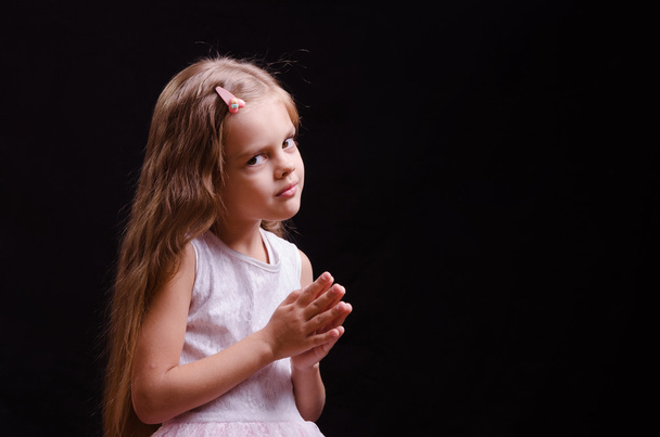 Five-year girl make a wish - Valokuva, kuva