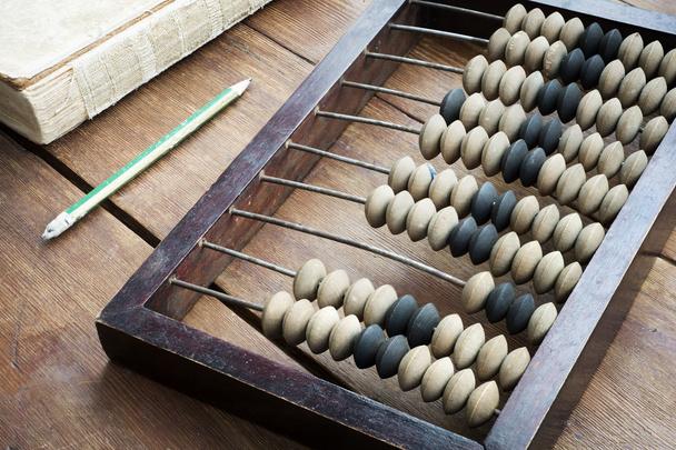 abacus on table - Foto, afbeelding