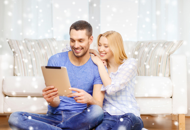smiling happy couple with tablet pc at home - Фото, изображение