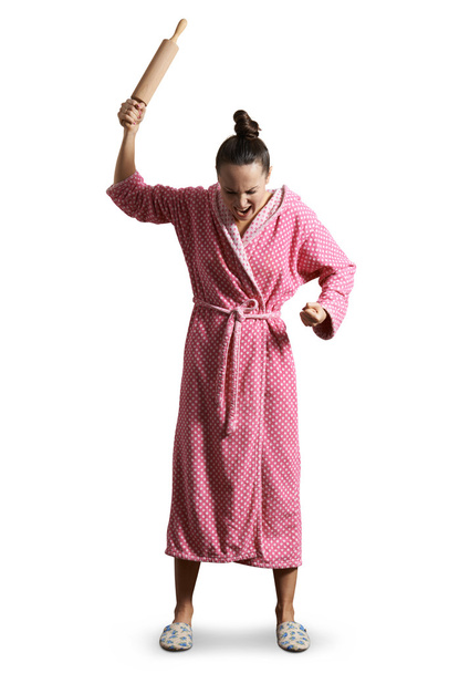 домохозяйка в халате, держащая скалку
 - Фото, изображение