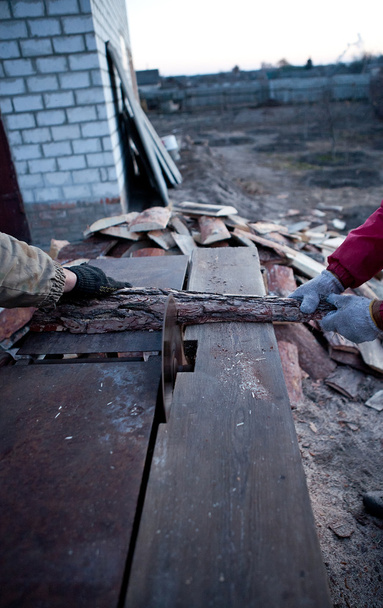плотник работает по деревообработке станка
 - Фото, изображение