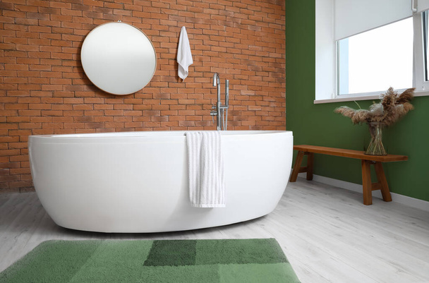 Stílusos belső modern fürdőszoba téglafal - Fotó, kép
